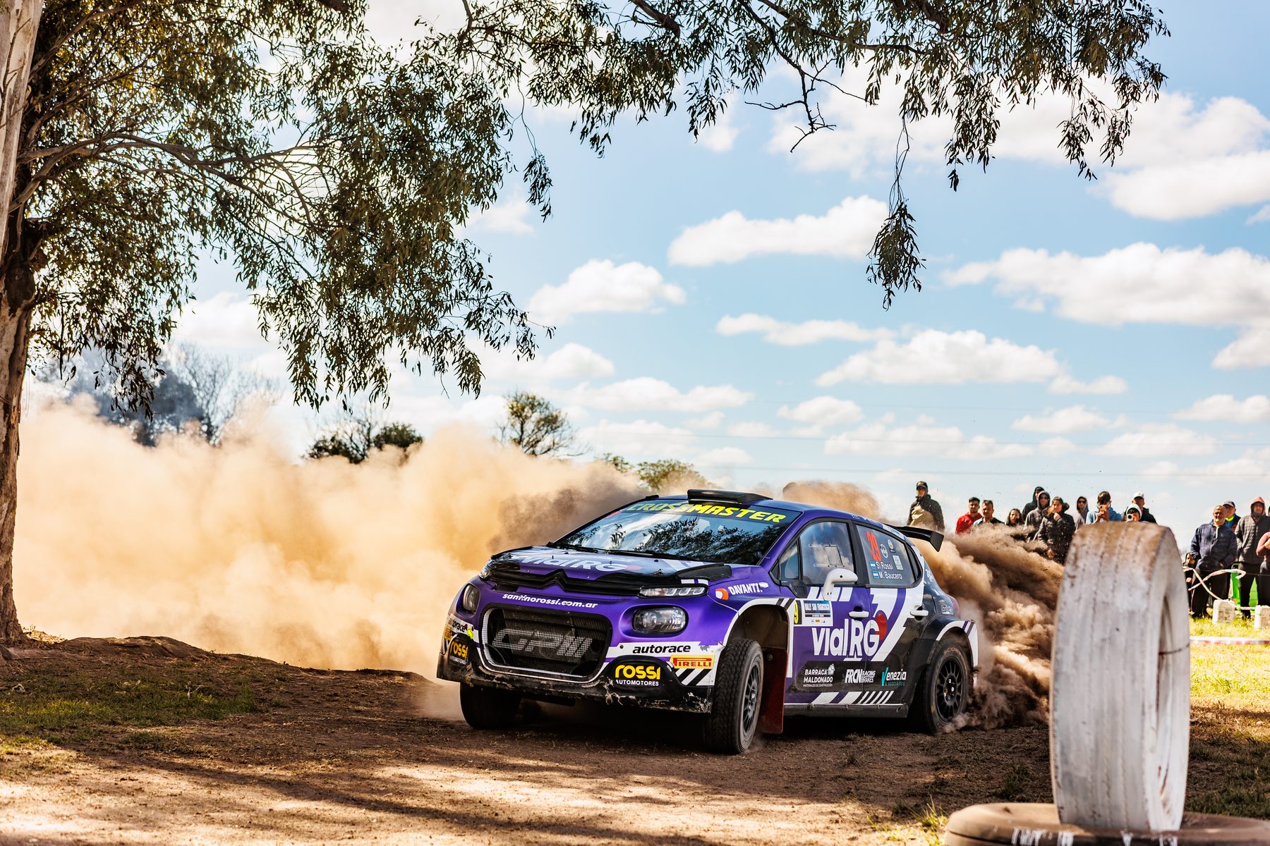 Santino Rossi ante el publico en el Rally de San Francisco